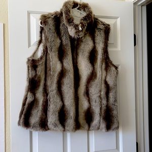 Faux fur vest for women